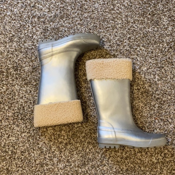 Silver UGG rain/snow boots - Picture 3 of 6